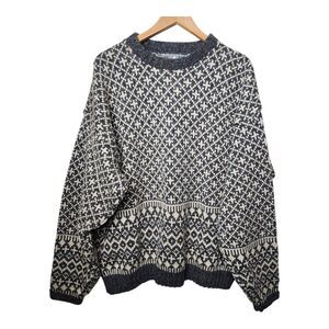 Eastern Mountain Sports Navy and Cream Crewneck Sweater